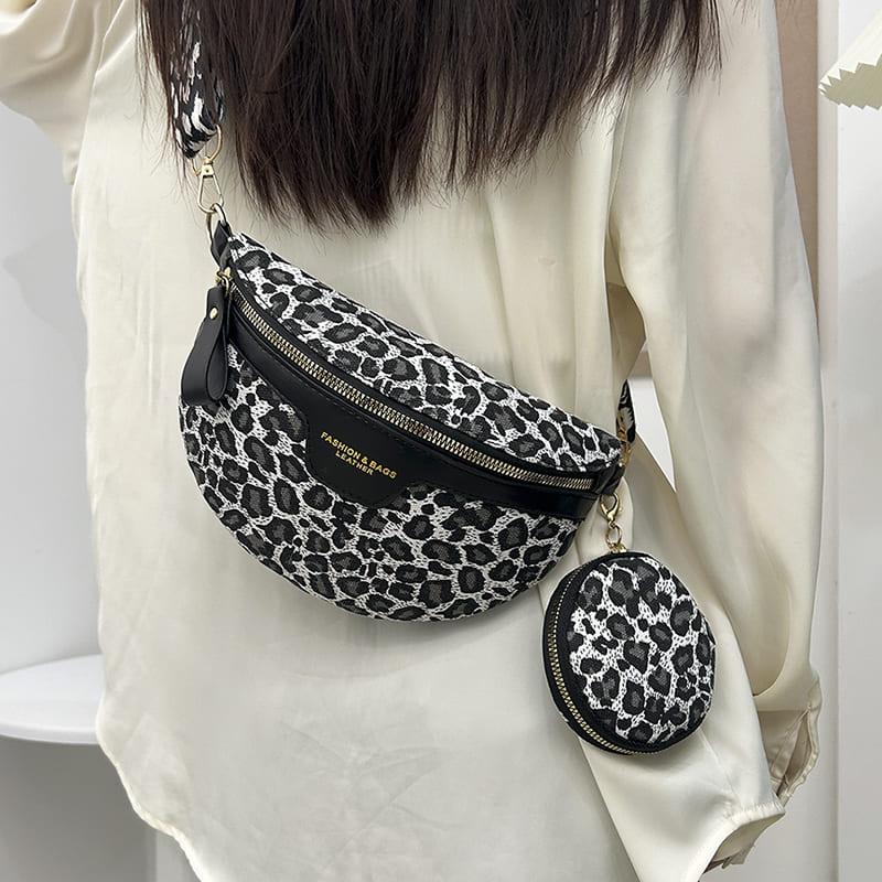 femme sac banane leopard chic blanc