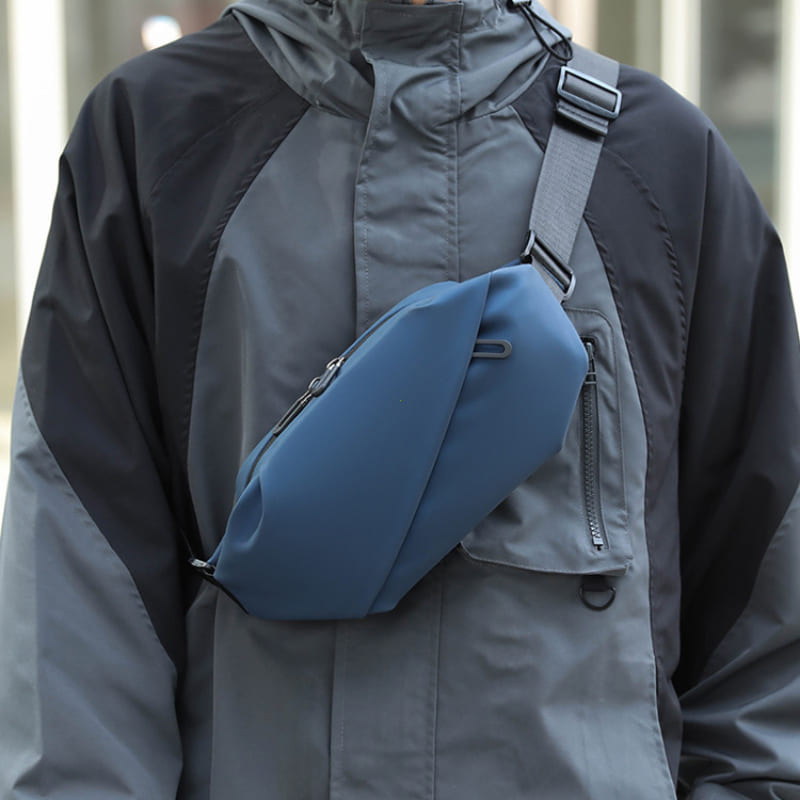 apercu mini sac banane homme bleu